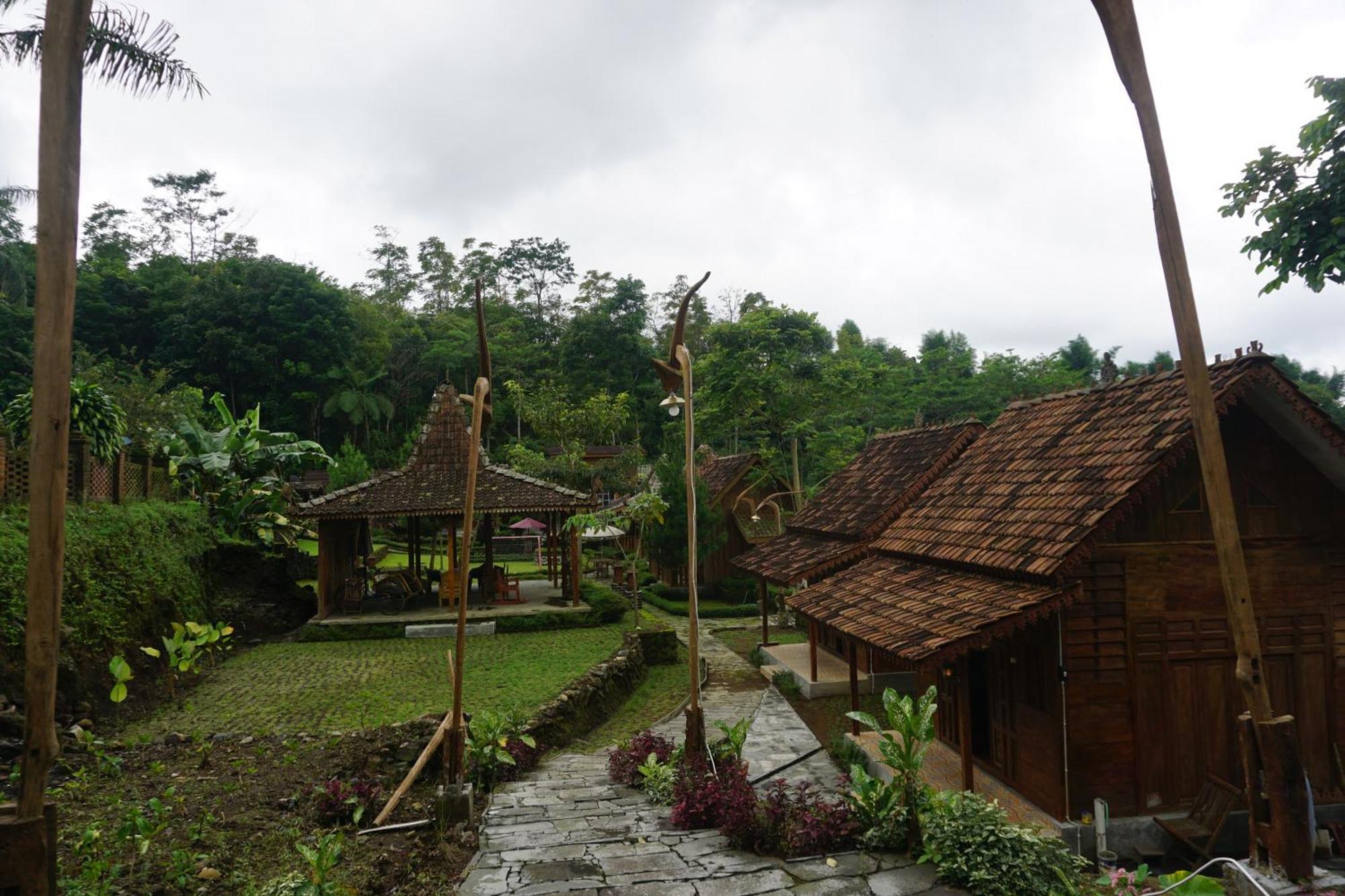 Le Desa Resort Syariah Wonosobo Exterior photo